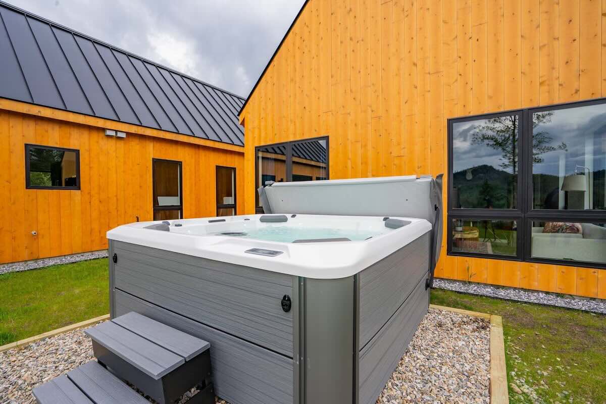 luxury retreat maine - hot tub