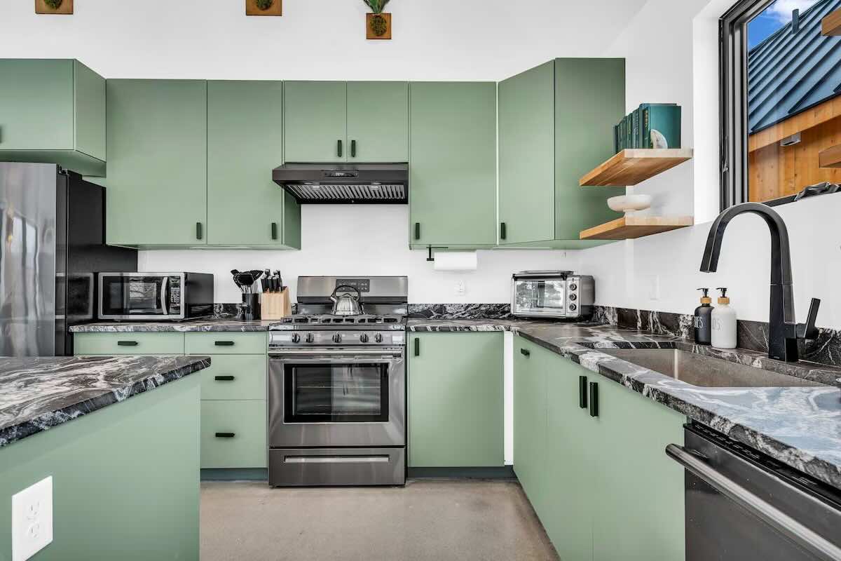 wellness retreat maine - kitchen